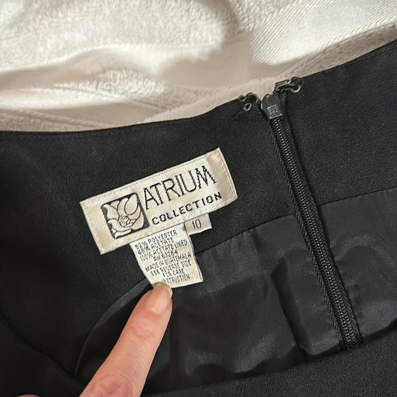 Knee length black dress size 10 - Picture 3 of 3